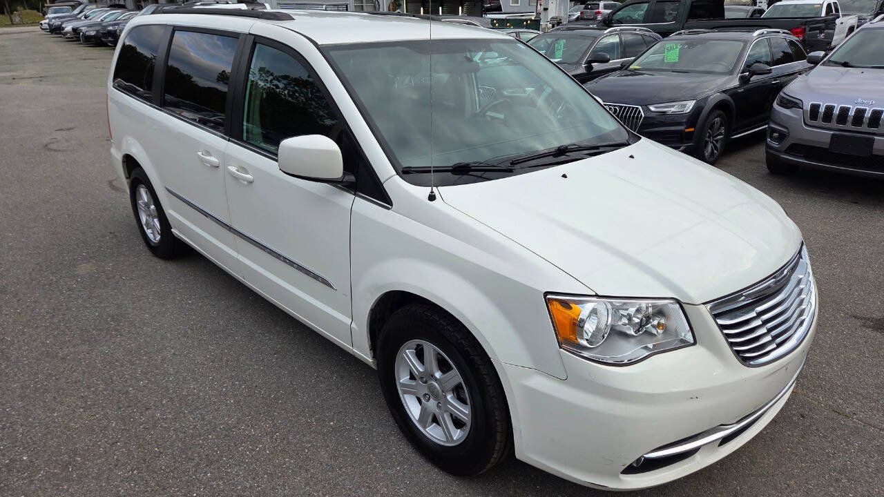 Used 2011 Chrysler Town & Country Touring FWD image 21