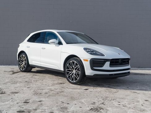 Certified 2023 Porsche Macan Turbo image 9