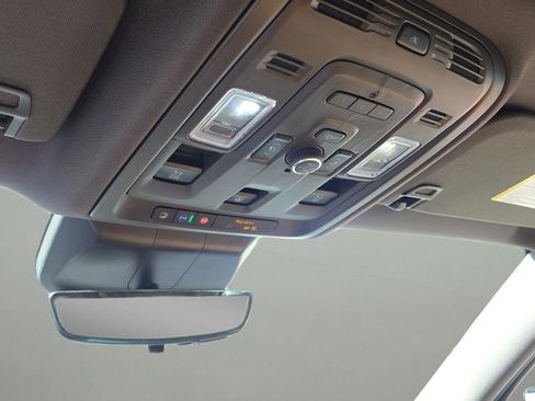 Certified 2022 Cadillac Escalade ESV Premium Luxury w/ LPO, Illumination Package image 18