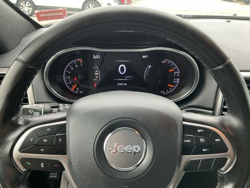 Used 2020 Jeep Grand Cherokee Laredo AWD/4WD image 9