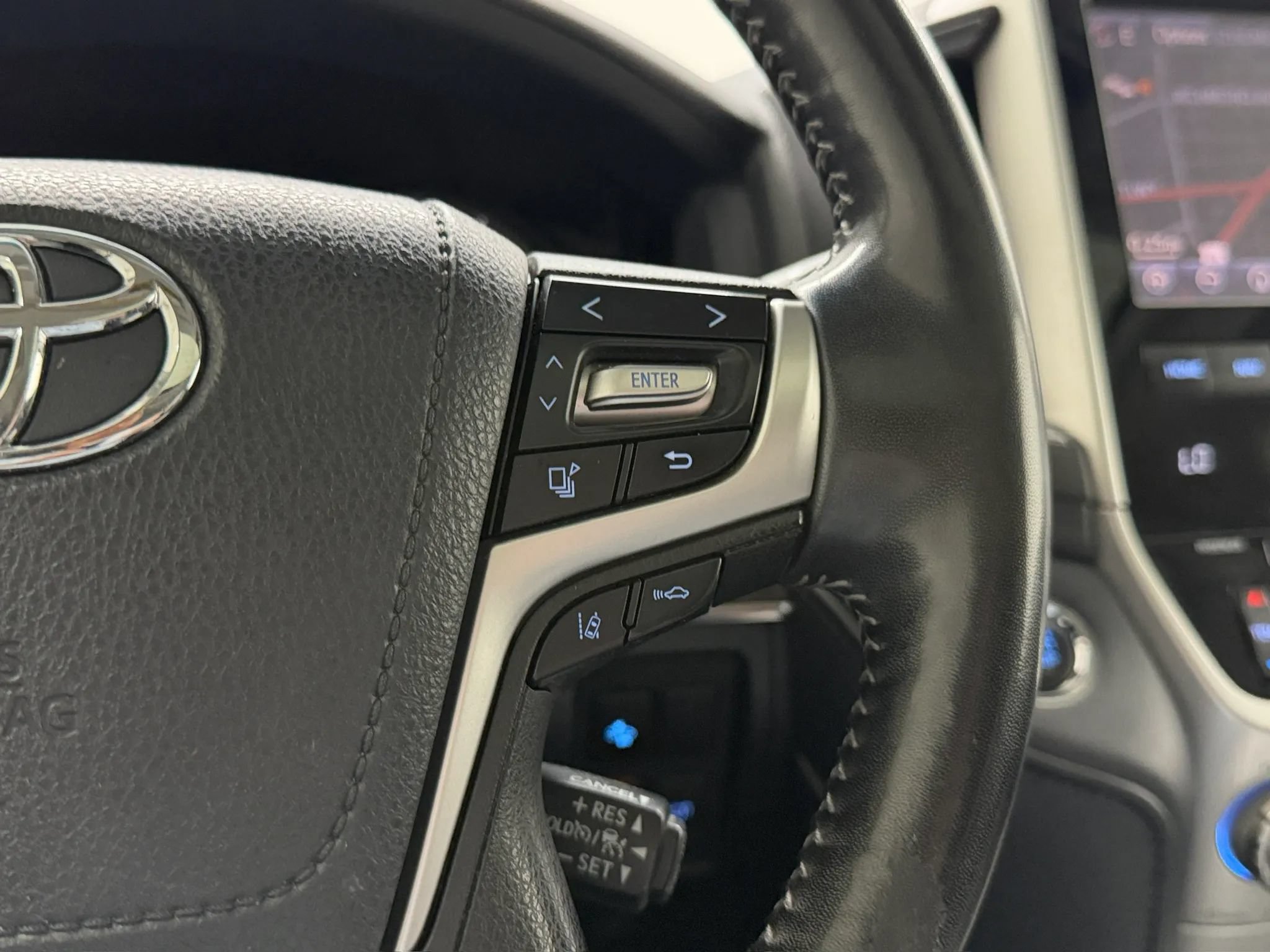 Used 2018 Toyota Land Cruiser AWD/4WD image 76