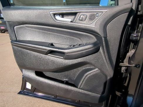 Used 2024 Ford Edge Titanium image 13