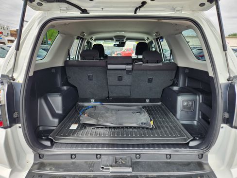 Used 2022 Toyota 4Runner SR5 AWD/4WD image 8