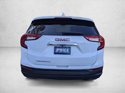 Used 2024 GMC Terrain SLE image 6