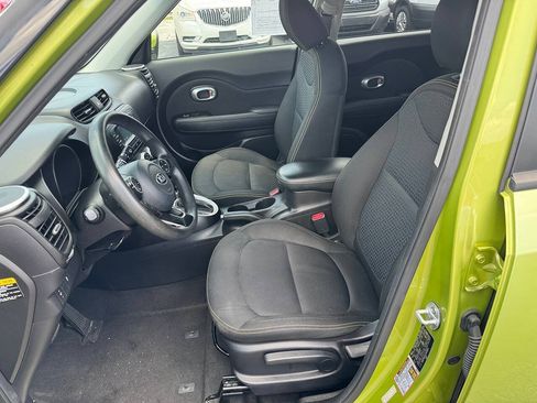 Used 2016 Kia Soul + FWD image 13