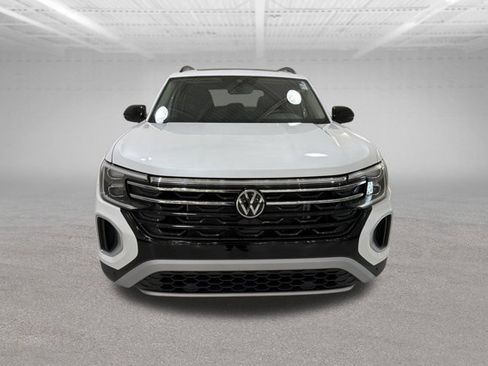 Certified 2026 Volkswagen Atlas Peak Edition image 2