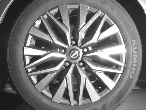 Used 2025 Nissan Altima 2.5 SV FWD image 14
