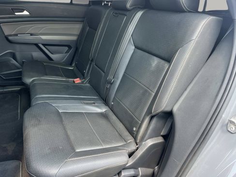 Used 2021 Volkswagen Atlas Cross Sport SE w/ Panoramic Sunroof Package FWD image 18
