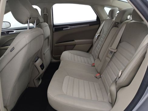 Used 2020 Ford Fusion SE FWD image 18