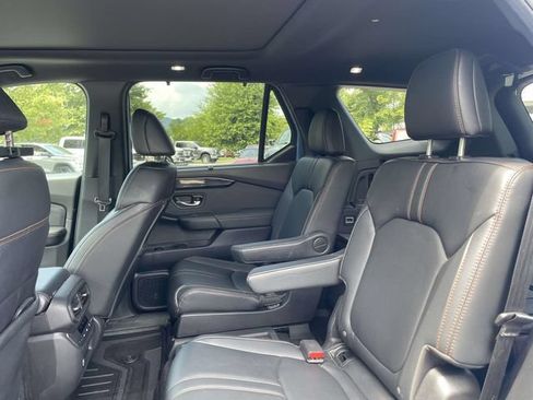 Used 2024 Honda Pilot TrailSport image 17