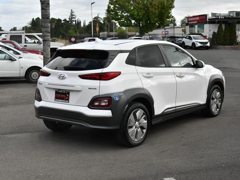 Used 2021 Hyundai Kona Limited FWD image 8