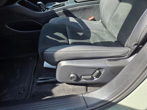 Certified 2023 Volvo C40 P8 Recharge Ultimate w/ Protection Package Premier AWD/4WD image 12