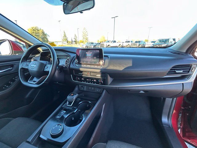 Used 2025 Nissan Rogue SV AWD/4WD image 28