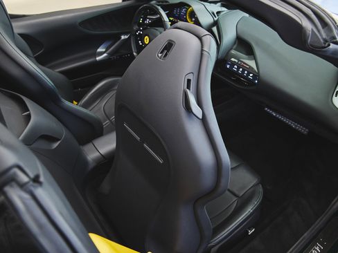 Used 2024 Ferrari SF90 Spider image 32