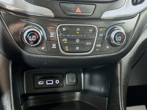 Used 2019 Chevrolet Equinox LT AWD/4WD image 16