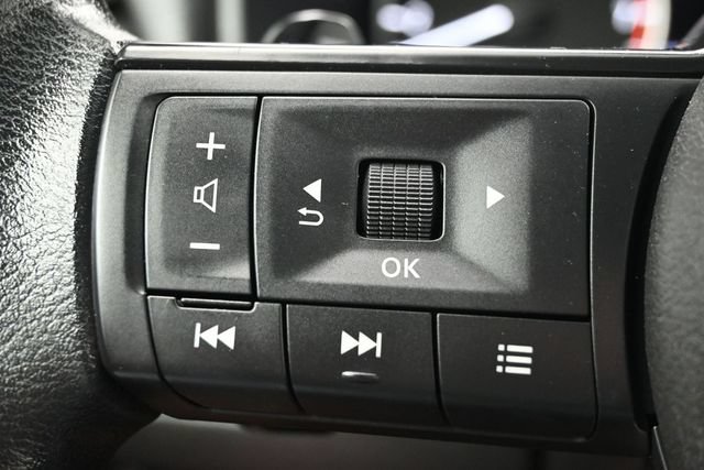 Used 2023 Nissan Rogue S FWD image 18