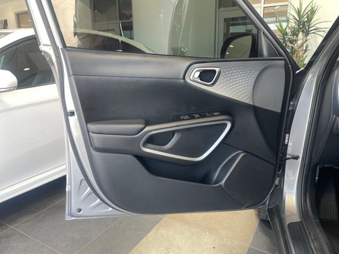 Used 2022 Kia Soul LX FWD image 13