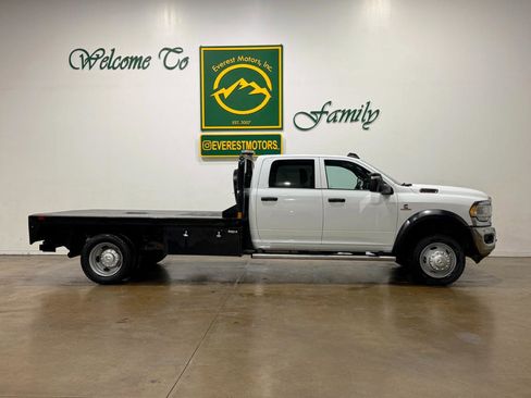 Used 2024 RAM 5500 Tradesman w/ Chrome Appearance Group AWD/4WD image 2