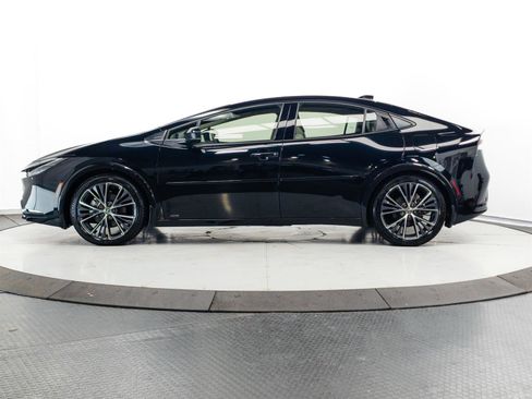 Used 2024 Toyota Prius XLE image 7