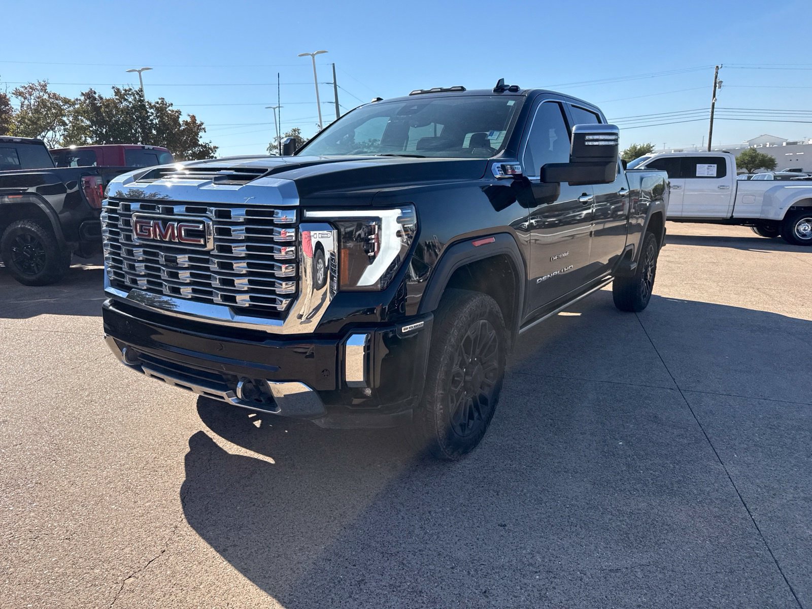 Used 2025 GMC Sierra 2500 Denali w/ Denali Reserve Package AWD/4WD image 3