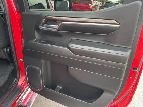 Used 2024 Chevrolet Silverado 1500 LT image 18