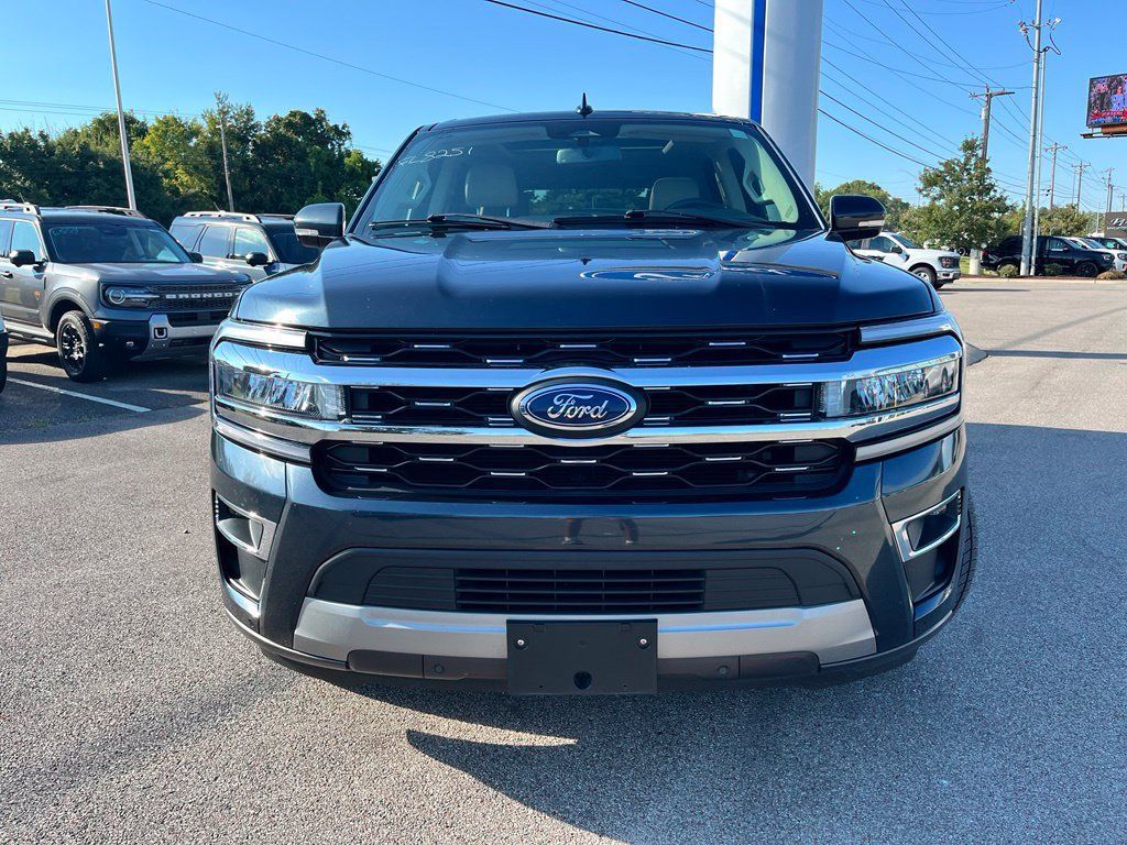Used 2024 Ford Expedition Limited RWD image 2