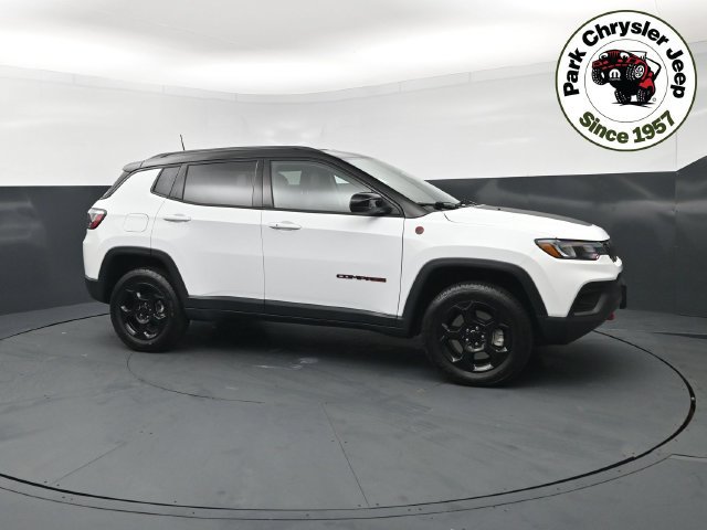 Used 2023 Jeep Compass Trailhawk w/ Trailhawk Convenience Group AWD/4WD image 1