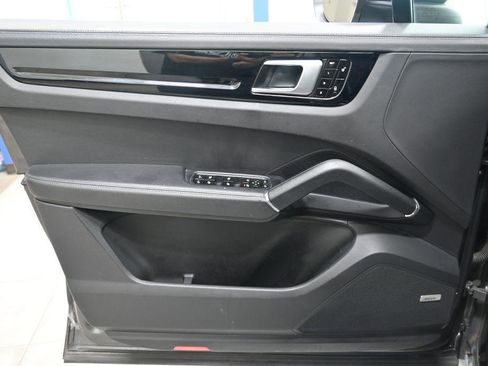 Used 2019 Porsche Cayenne S AWD/4WD image 9
