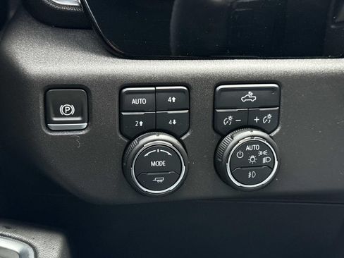 Used 2024 Chevrolet Silverado 1500 LT Trail Boss w/ Convenience Package II AWD/4WD image 12