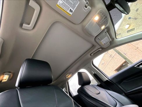 Used 2020 Ford Edge Titanium image 12