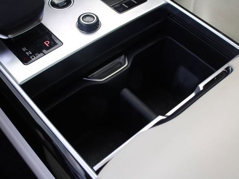 Used 2023 Land Rover Range Rover SE image 32