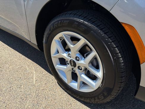 Used 2025 Kia Soul LX w/ LX Technology Package FWD image 28