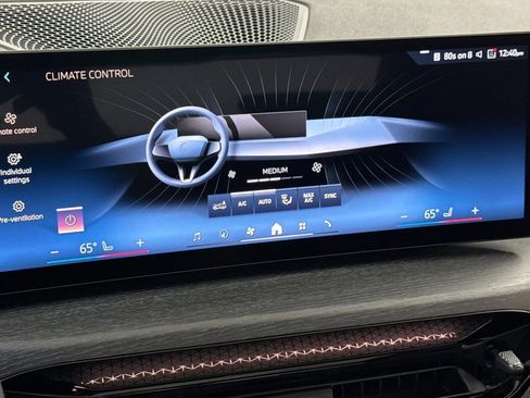 Used 2025 BMW 230i Coupe w/ Convenience Package RWD image 26
