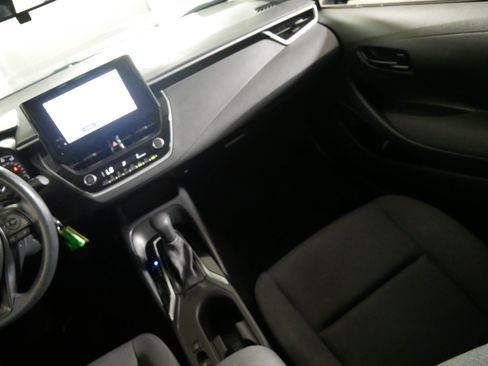 Used 2024 Toyota Corolla LE FWD image 11