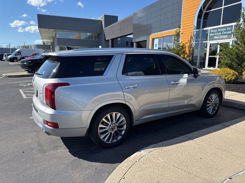 Used 2022 Hyundai Palisade Calligraphy w/ Cargo Package image 3