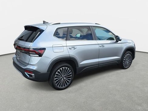 New 2026 Volkswagen Taos SE FWD image 5