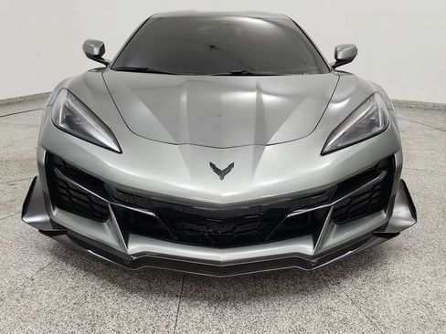 Used 2023 Chevrolet Corvette Z06 w/ Z07 Performance Package RWD image 9