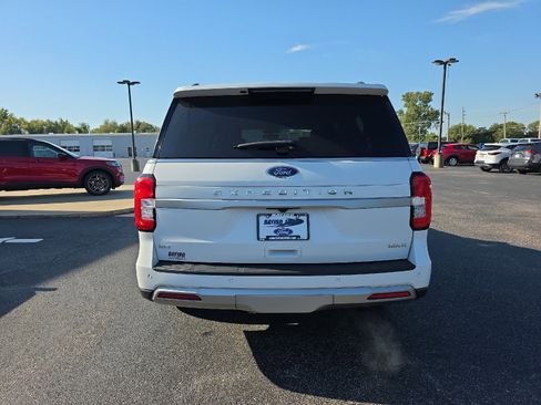 Used 2024 Ford Expedition Max XLT image 8