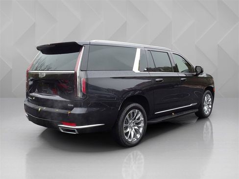 Used 2022 Cadillac Escalade ESV Premium Luxury w/ LPO, Radiant Package image 4