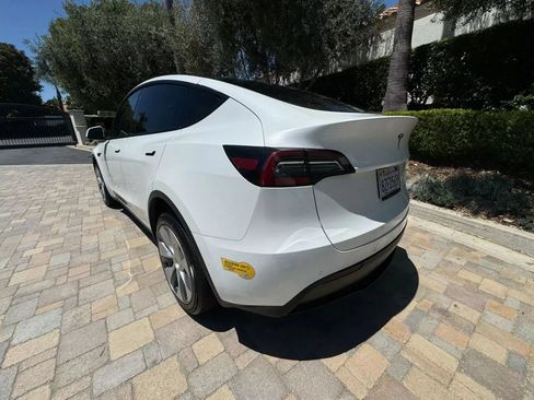 Used 2021 Tesla Model Y Long Range AWD/4WD image 8