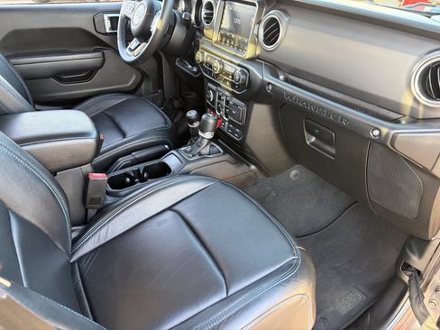 Used 2022 Jeep Wrangler Unlimited Rubicon 4xe AWD/4WD image 13