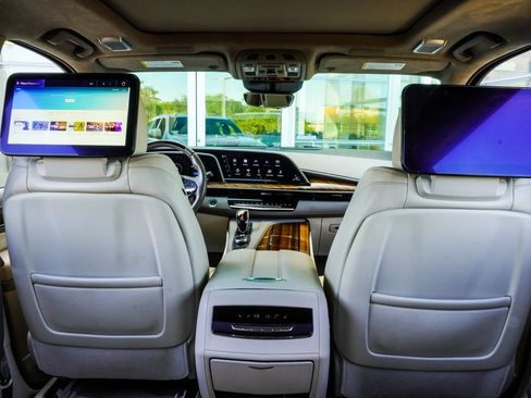 Used 2024 Cadillac Escalade ESV Sport Platinum w/ LPO, ONYX Package AWD/4WD image 38