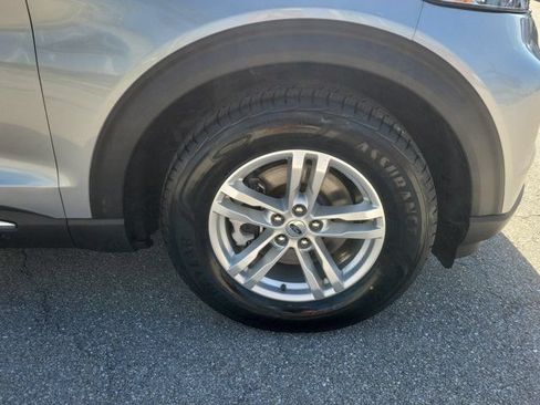 Certified 2023 Ford Explorer XLT RWD image 12