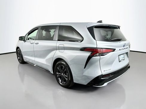 Certified 2025 Toyota Sienna XSE AWD/4WD image 5