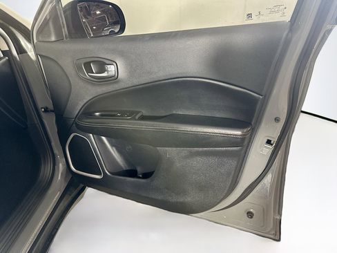 Used 2020 Jeep Compass Limited image 29