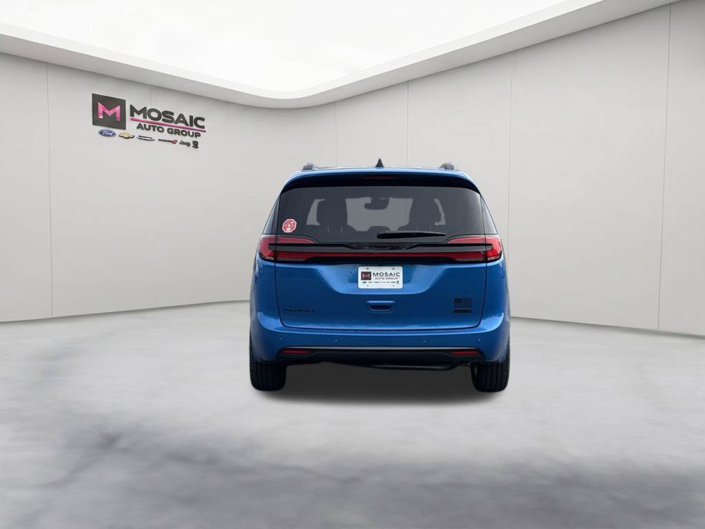 New 2027 Chrysler Pacifica Select AWD/4WD image 6