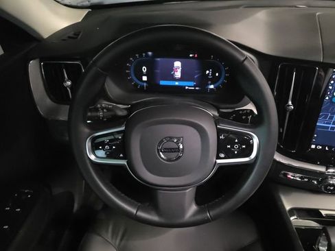 Used 2025 Volvo XC60 B5 Plus image 10