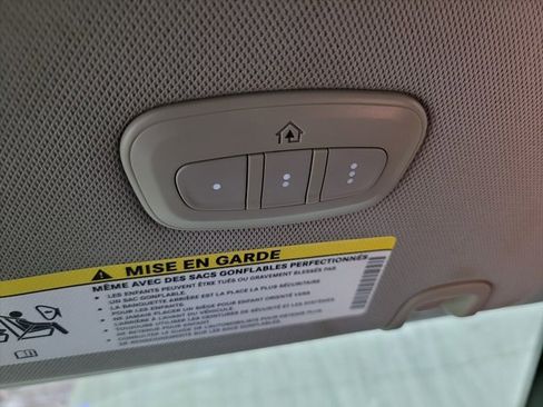 Used 2018 Chrysler Pacifica Touring-L image 42