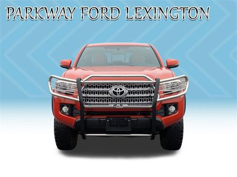 Used 2017 Toyota Tacoma TRD Pro image 2