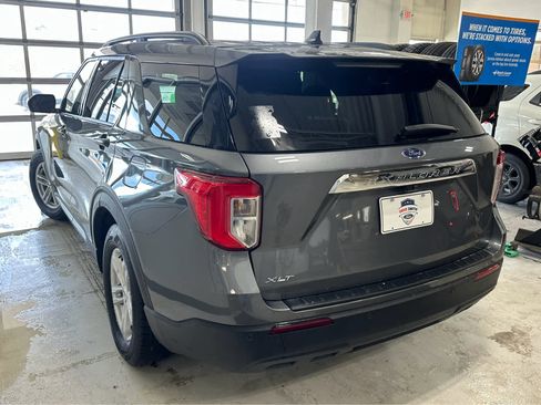 Used 2023 Ford Explorer XLT image 5